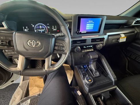 New 2026 Toyota 4Runner SR5 AWD/4WD image 21