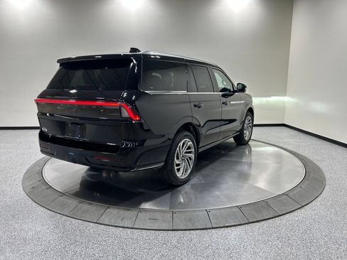 Certified 2026 Lincoln Navigator Reserve AWD/4WD image 6