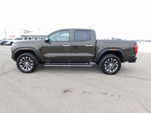 Used 2024 GMC Canyon Denali image 12
