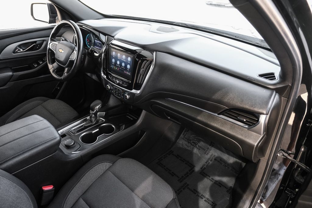 Used 2022 Chevrolet Traverse LT FWD image 9