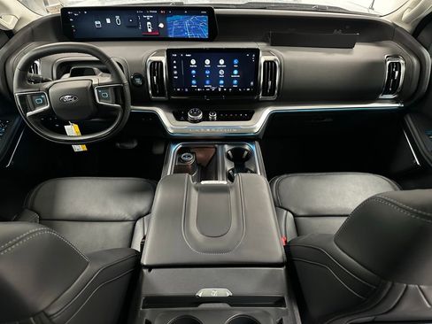 New 2025 Ford Expedition Platinum w/ Driver's Package image 4