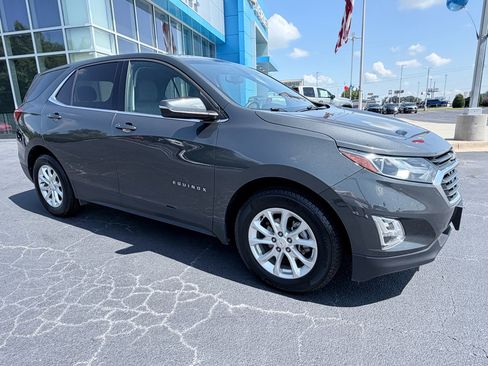 Used 2018 Chevrolet Equinox LT FWD image 2