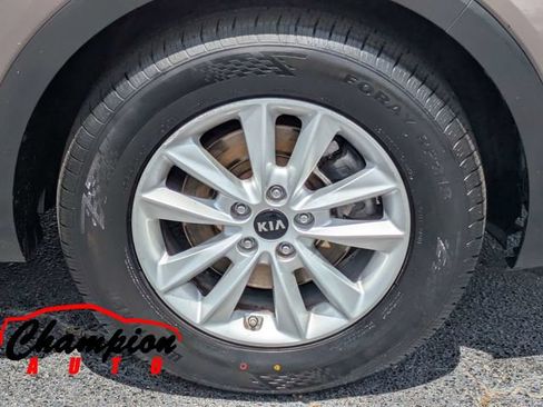 Used 2019 Kia Sorento AWD image 12