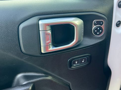 Used 2024 Jeep Wrangler Unlimited Rubicon image 12