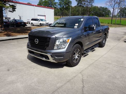 Used 2021 Nissan Titan SV w/ SV Convenience Package image 23