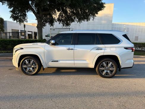 Used 2025 Toyota Sequoia Capstone AWD/4WD image 2