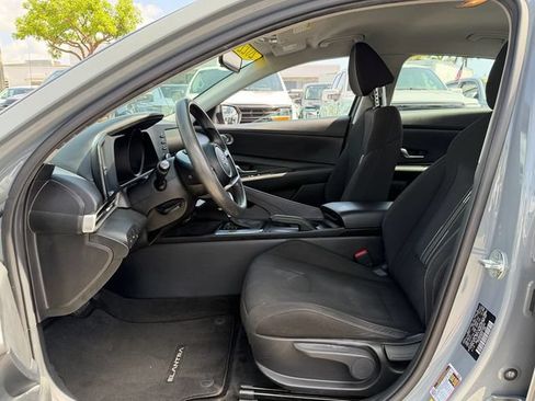 Used 2022 Hyundai Elantra SEL FWD image 9