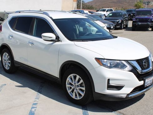 Used 2019 Nissan Rogue SV FWD image 3