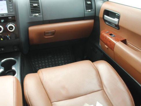 Used 2020 Toyota Sequoia Platinum image 17