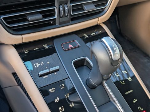 New 2026 Porsche Macan image 38