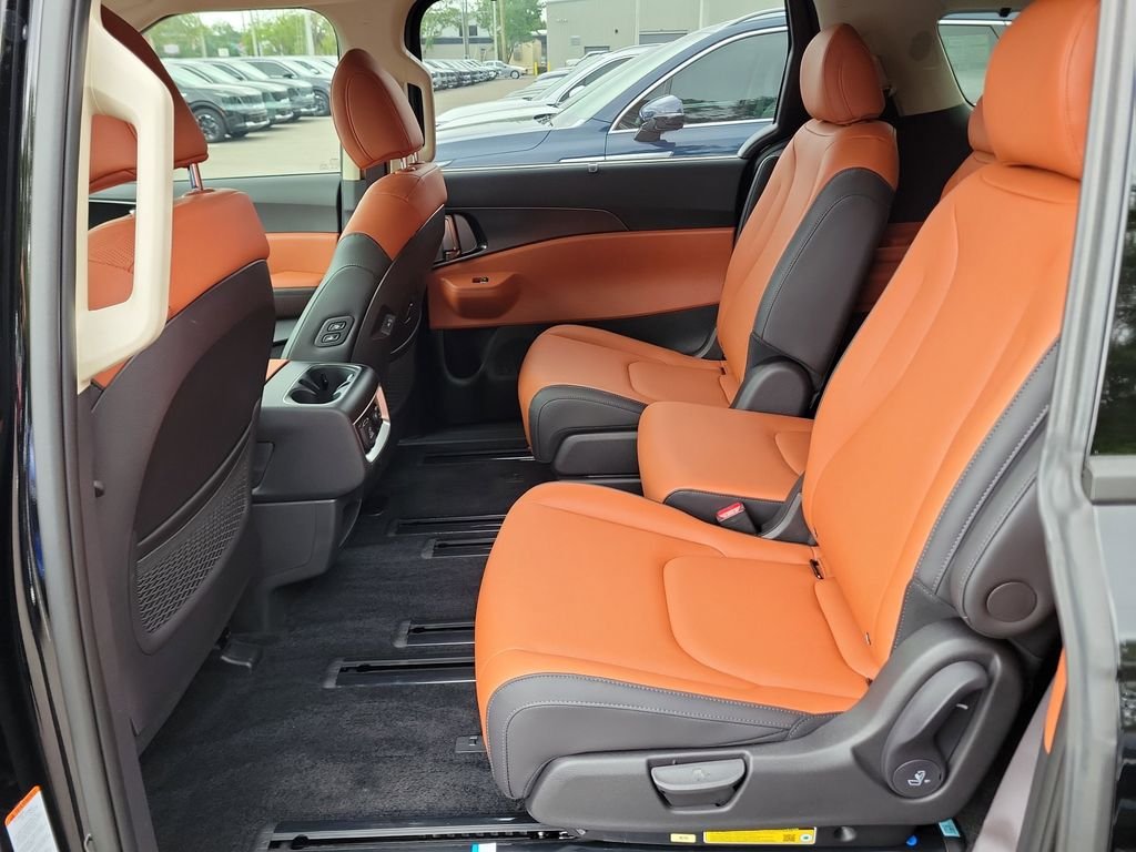 New 2026 Kia Carnival SX w/ SX Dark Edition Package FWD image 16