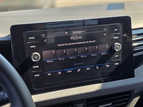 Used 2025 Volkswagen Jetta SE image 29