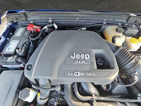 Used 2020 Jeep Wrangler Unlimited Sahara AWD/4WD image 10
