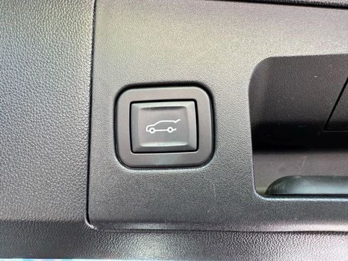 Used 2017 Cadillac XT5 Luxury image 32