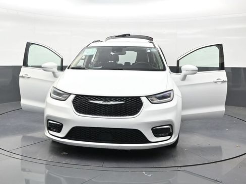 Used 2022 Chrysler Pacifica Touring-L FWD image 33