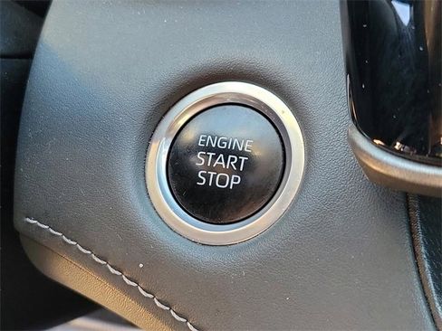 Used 2024 Toyota Highlander XLE image 27