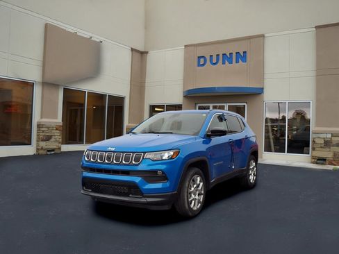 Used 2022 Jeep Compass Latitude AWD/4WD image 1
