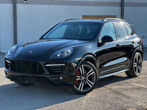 Used 2014 Porsche Cayenne GTS image 2
