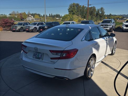 Used 2018 Honda Accord Touring image 25
