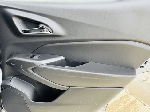 Used 2025 Chevrolet Trax LT w/ LT Convenience Package image 26