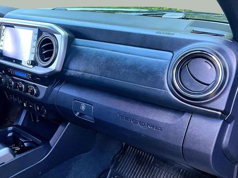 Used 2021 Toyota Tacoma Limited AWD/4WD image 18