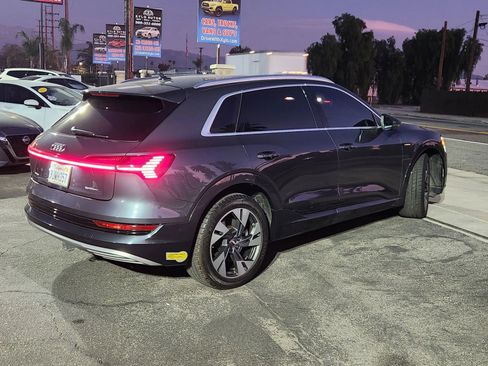 Used 2021 Audi e-tron Prestige w/ Prestige Package image 10