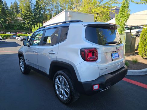 Used 2019 Jeep Renegade Limited w/ UConnect 8.4 Nav Group AWD/4WD image 5