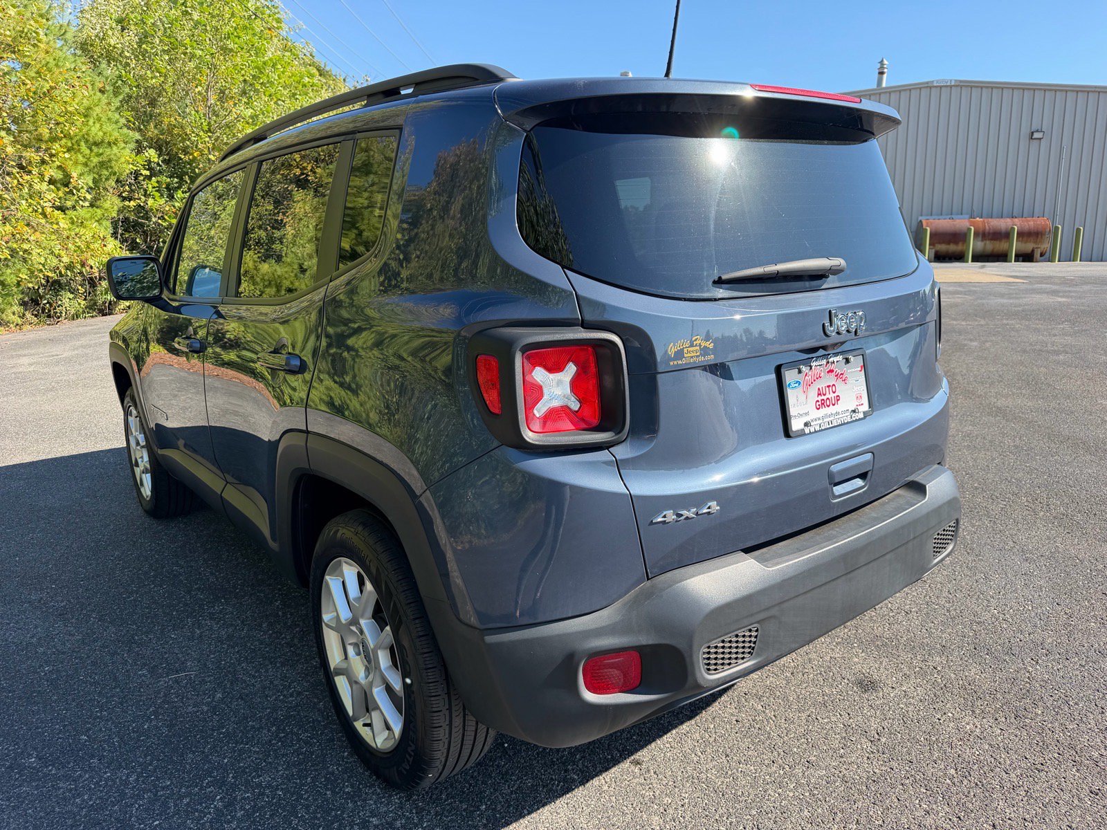 Used 2023 Jeep Renegade Latitude w/ Premium Group AWD/4WD image 10