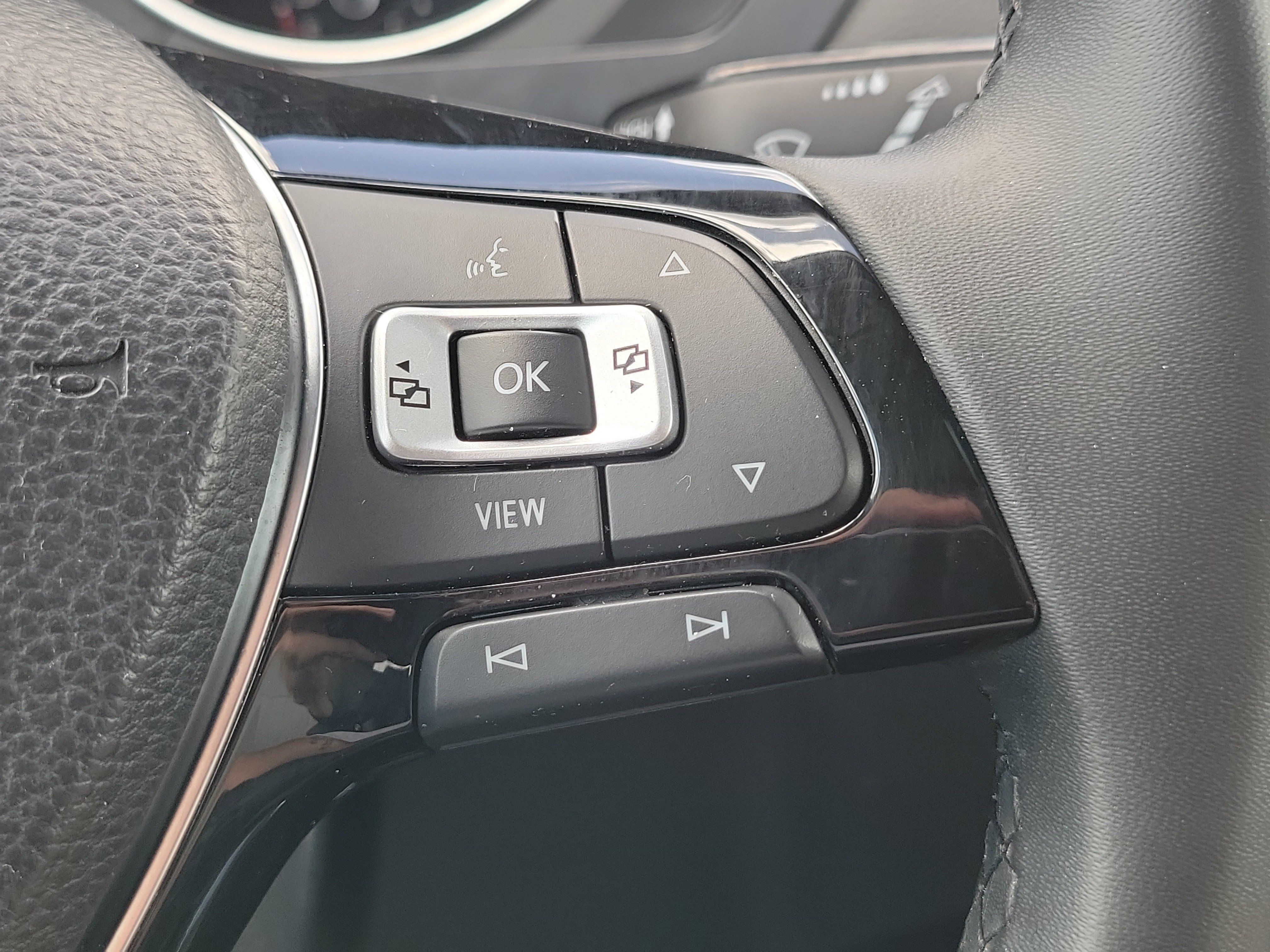 Used 2020 Volkswagen Tiguan SE w/ Panoramic Sunroof Package FWD image 25