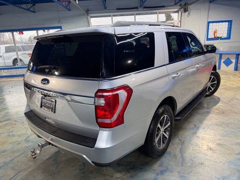 Used 2018 Ford Expedition XLT AWD/4WD image 2