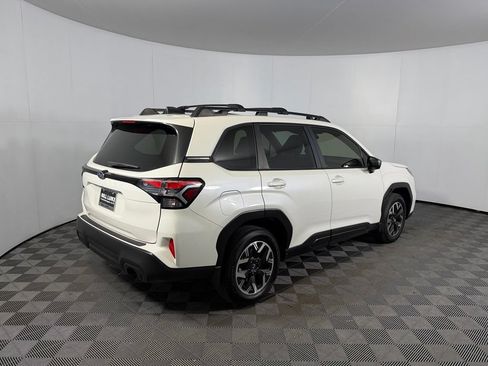 Used 2025 Subaru Forester Premium AWD/4WD image 8