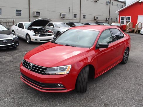 Used 2016 Volkswagen Jetta Sport image 7