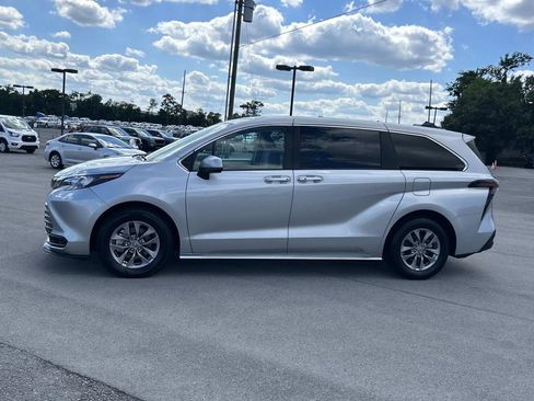 Used 2024 Toyota Sienna LE FWD image 8