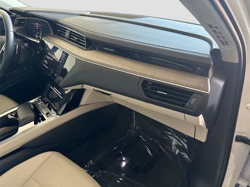 Certified 2024 Audi Q8 e-tron Premium Plus AWD/4WD image 30