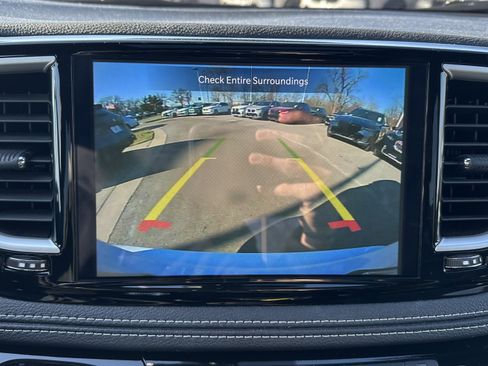 Used 2023 Chrysler Pacifica Touring-L w/ Uconnect Theater Family Group image 26