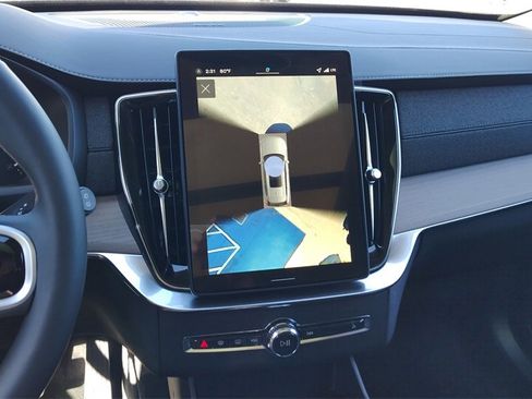 New 2026 Volvo XC90 B6 Plus w/ Protection Package Premier image 19