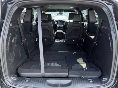 Certified 2025 Chrysler Pacifica Select FWD image 11