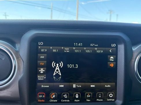 Used 2021 Jeep Wrangler Unlimited Sahara AWD/4WD image 16