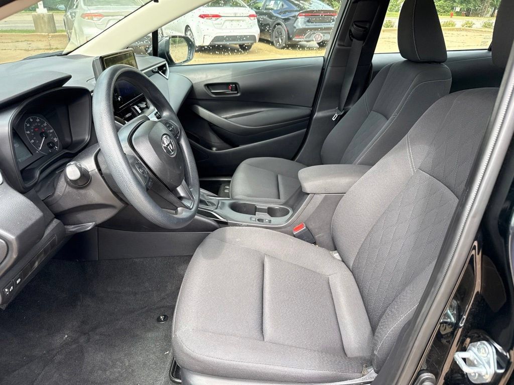 Used 2025 Toyota Corolla LE FWD image 14
