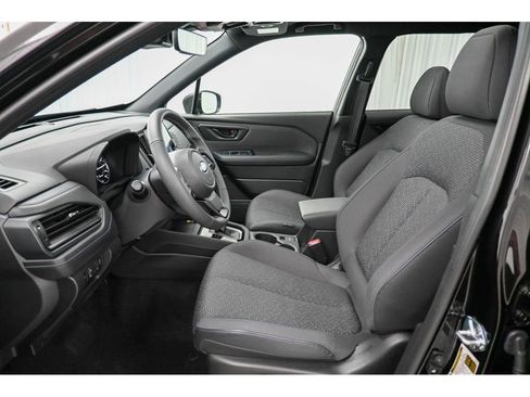 Used 2025 Subaru Forester Premium image 17