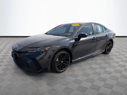 Used 2025 Toyota Camry SE FWD image 3
