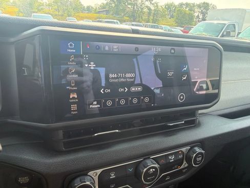 Used 2024 Jeep Gladiator Sport AWD/4WD image 15