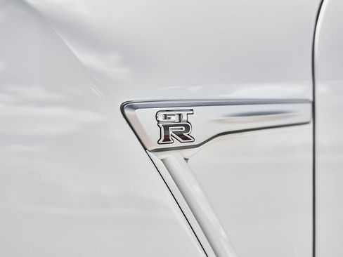 Used 2021 Nissan GT-R Premium image 9
