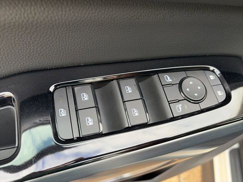 Certified 2024 Nissan Pathfinder SL image 11