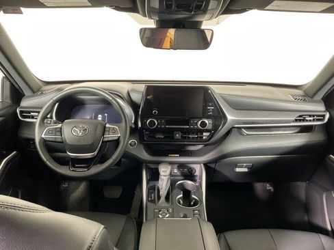 Used 2025 Toyota Highlander XSE image 23