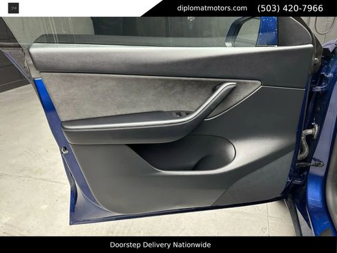 Used 2022 Tesla Model Y Long Range image 22