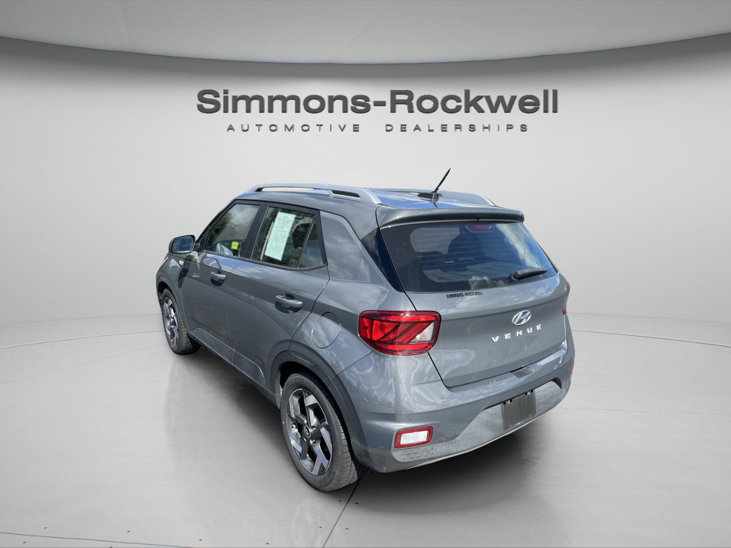 Used 2025 Hyundai Venue SEL FWD image 3