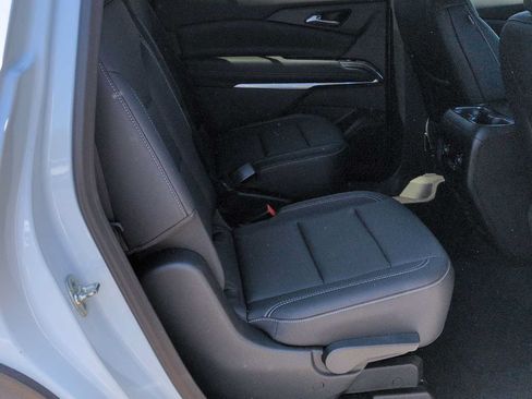 Used 2025 Chevrolet Traverse LT AWD/4WD image 21