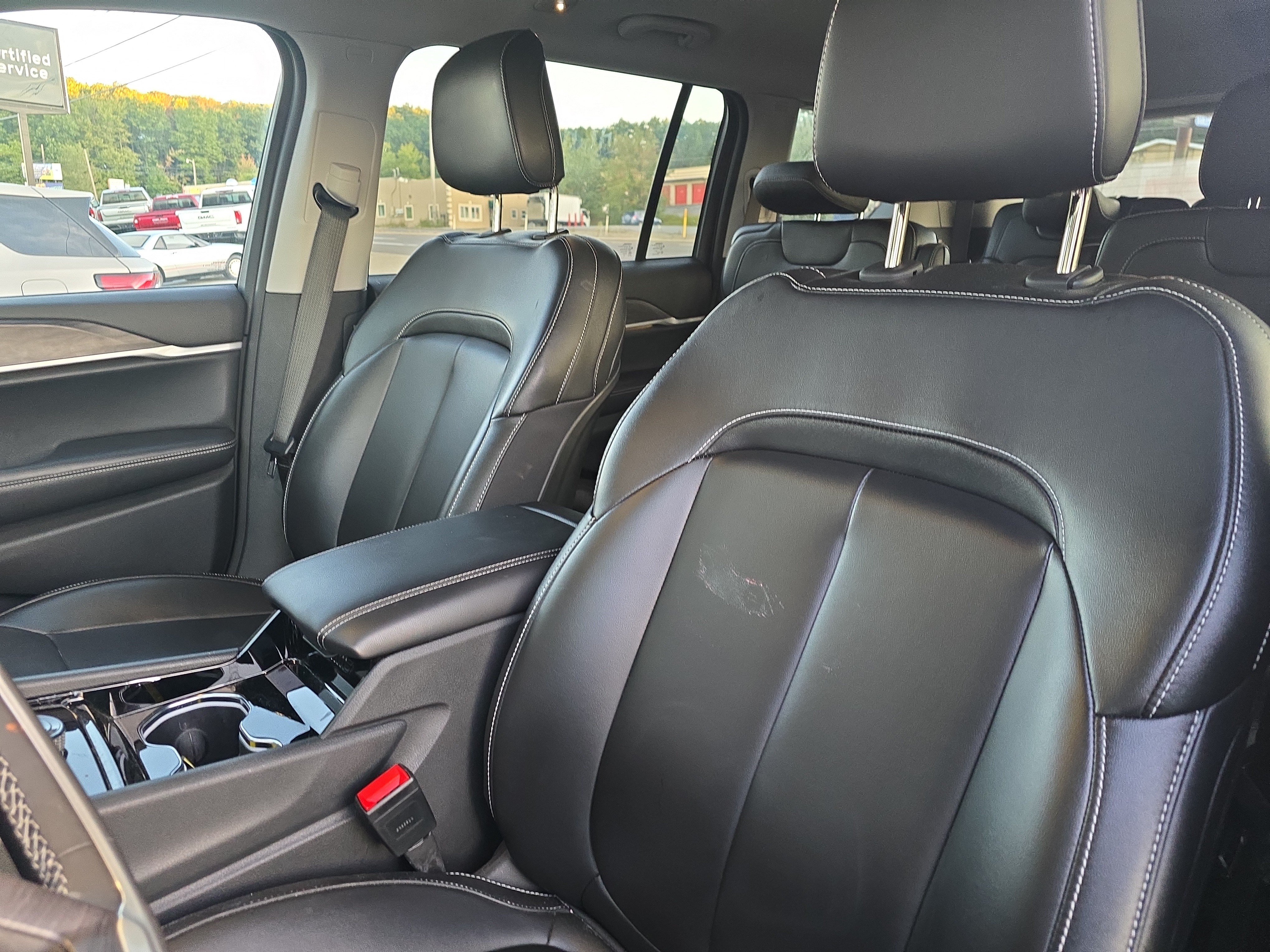 Used 2023 Jeep Grand Cherokee L Limited w/ Black Appearance Package AWD/4WD image 14