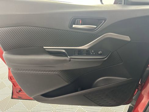 Used 2020 Toyota C-HR LE FWD image 29